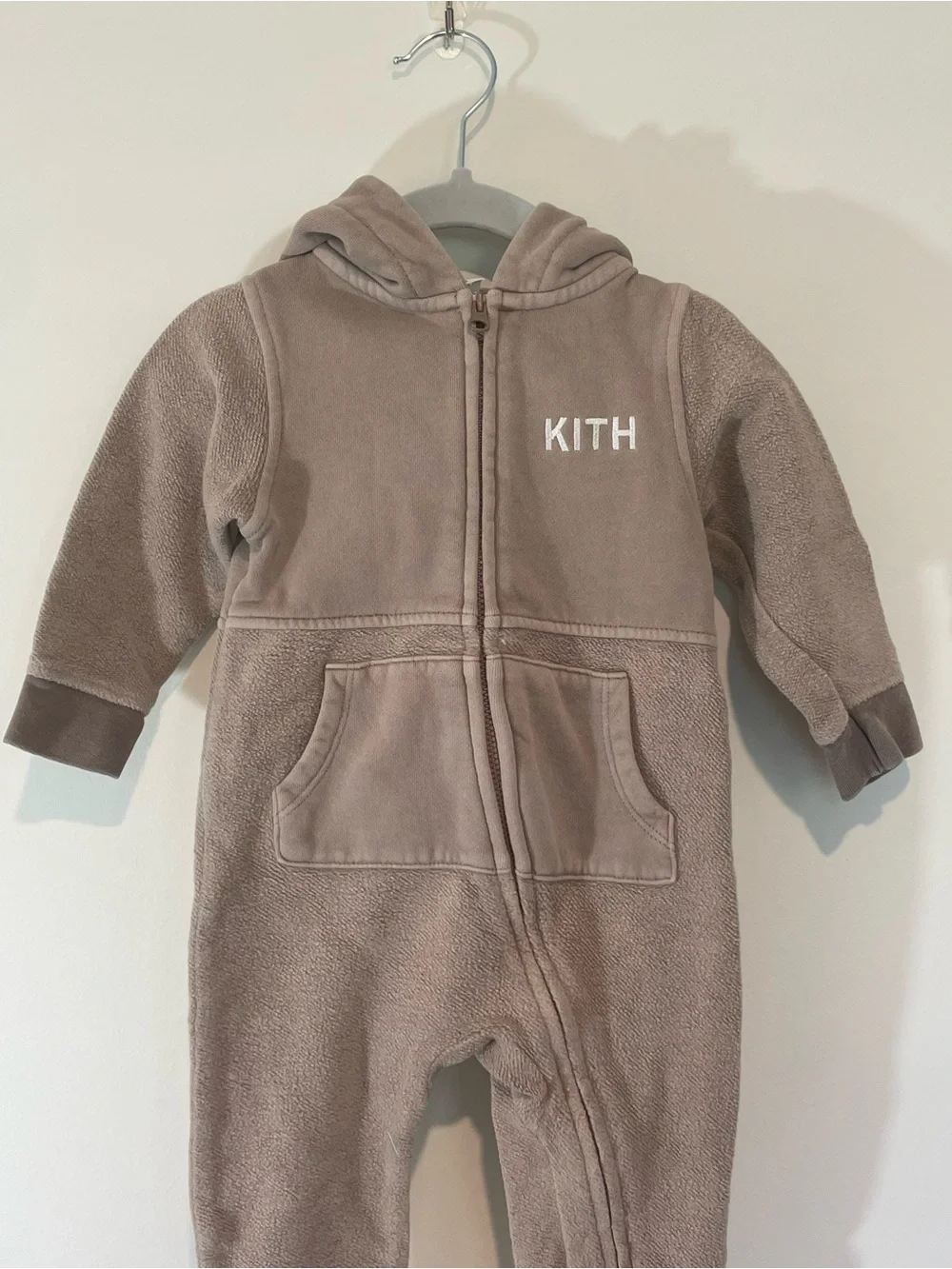 Kith Baby Taupe Hooded One-Piece Fleece Romper 6-12 months 100% cotton